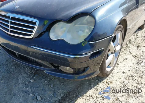 2005 Mercedes-Benz C 230 Kompressor Sport из США, поврежденный, VIN WDBRF40J05F702618